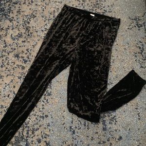 Wild Pearl Black Velvet Leggings